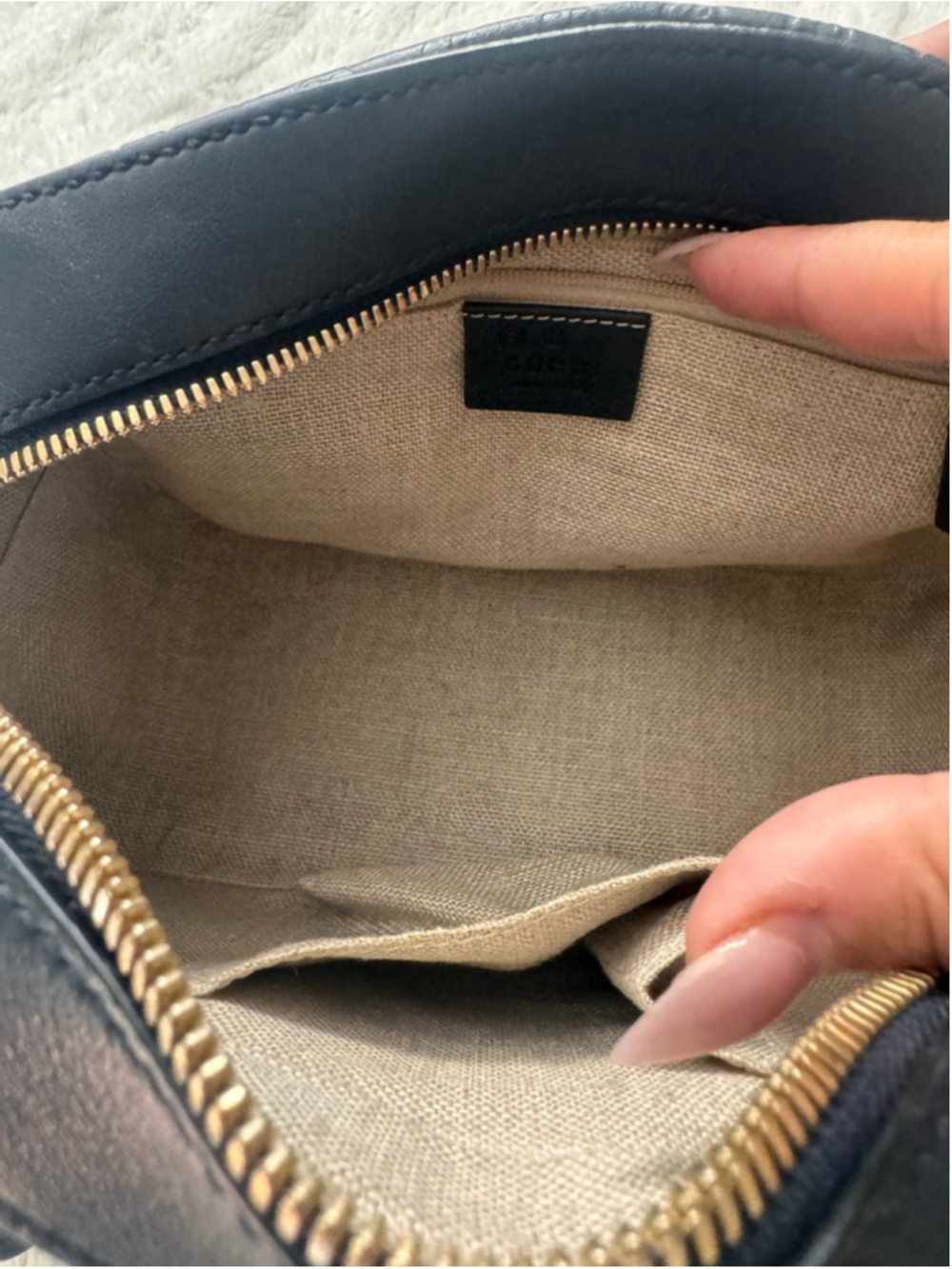 Women's Gucci Navy Microguccissima Leather Satchel - Picture 6 of 10